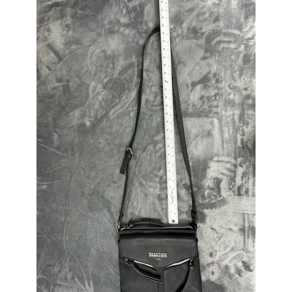 Black crossbody messenger purse shoulder bag by Kenneth Cole Reaction - Picture 4 of 8